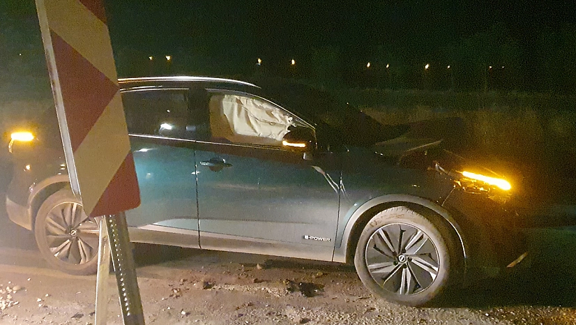 Elazığ'da minibüs ile otomobil çarpıştı!