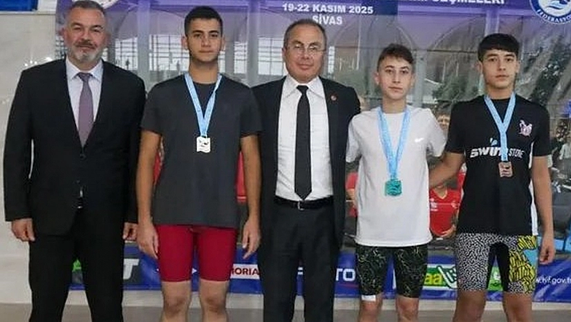 Elazığlı başarılı yüzücü Siraç Efe'den 10 yarışta 10 derece