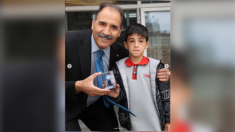 Elazığlı Miran'ın bayrak sevgisi ödülsüz kalmadı