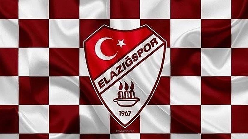 Elazığspor'dan festivale katılan sanatçılara forma takdimi
