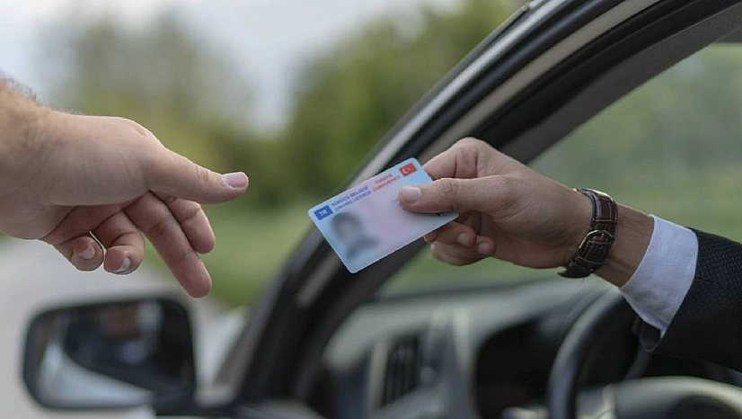 Eski tip ehliyetler geçerliliğini kaybediyor