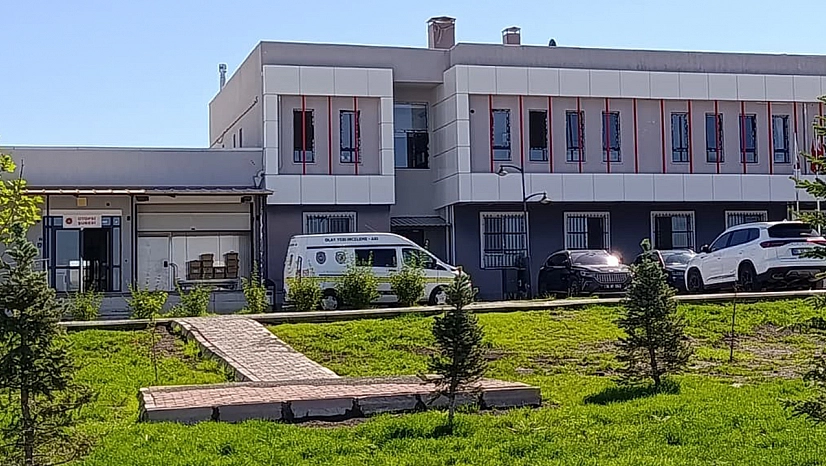 Evinde bıçaklanan adam hayatını kaybetti