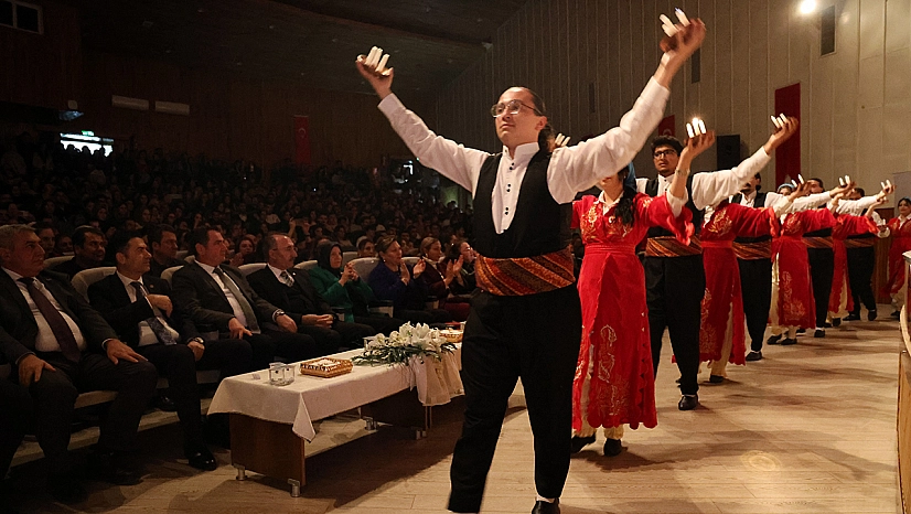 Fırat Üniversitesi'nde Vetakort'un gösterisi ayakta alkışlandı