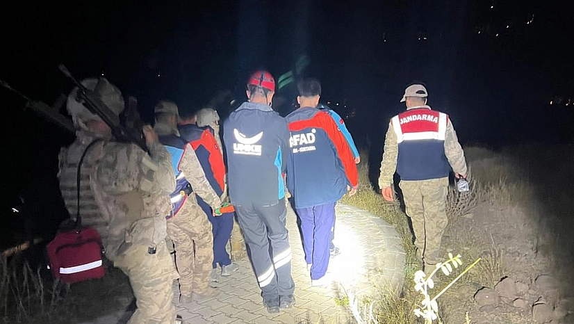 Kayalıklardan düşen kadın kurtarıldı