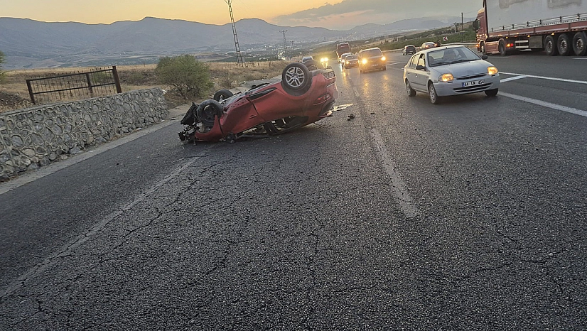 Malatya'da kontrolden çıkan otomobil devrildi