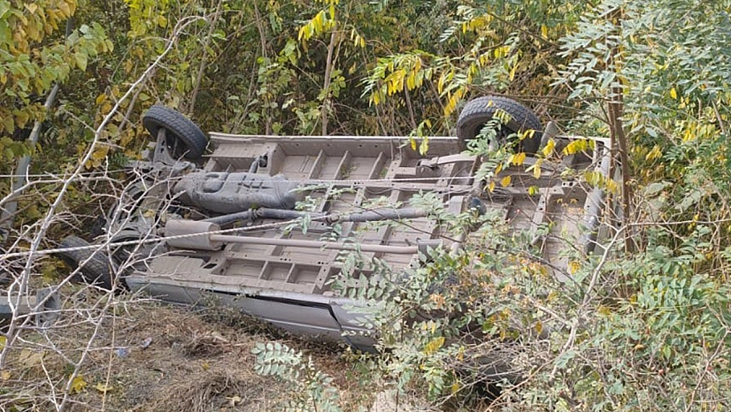 Malatya'da minibüs şarampole devrildi: 3 yaralı