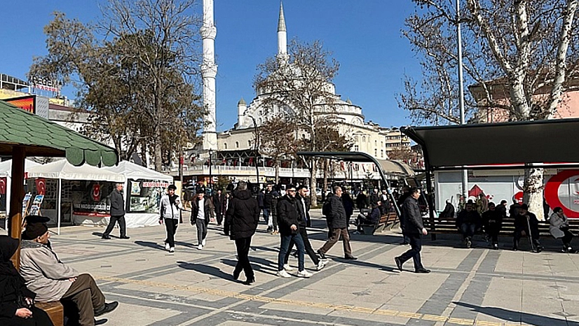 Memur ve emeklilerin zamlı maaşları ödeniyor