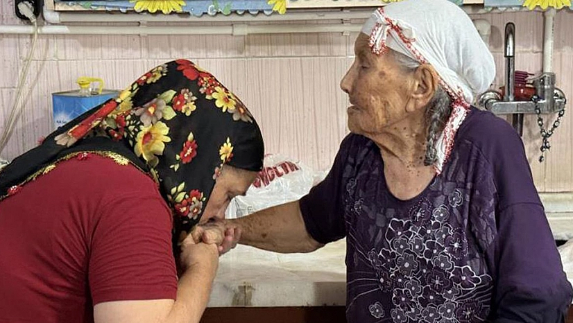 Milyonluk miras kavgasında anne-kız yüzleşti! Elini öptü,