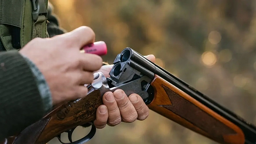 Ördek avına çıkan baba oğlunu vurdu