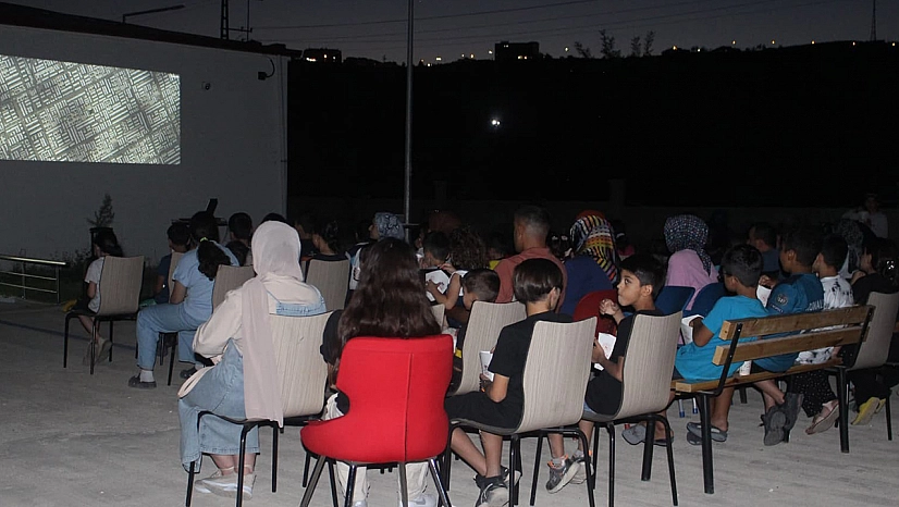 Palu'da çocuklara sinema keyfi