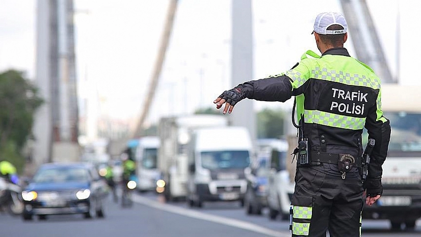 Trafikte yılın ilk 4 ayında 498 bin 666 sürücüye ceza kesildi