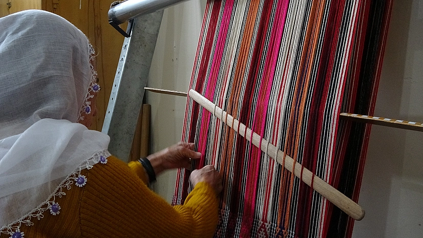 Tunceli'de kadınlar cacım dokumasını yaşatıyor: Hem üretiyor hem kazanıyor