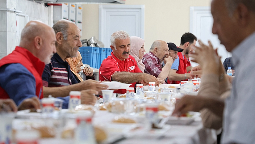 Türk Kızılay'dan huzurevi sakinlerine anlamlı ağırlama
