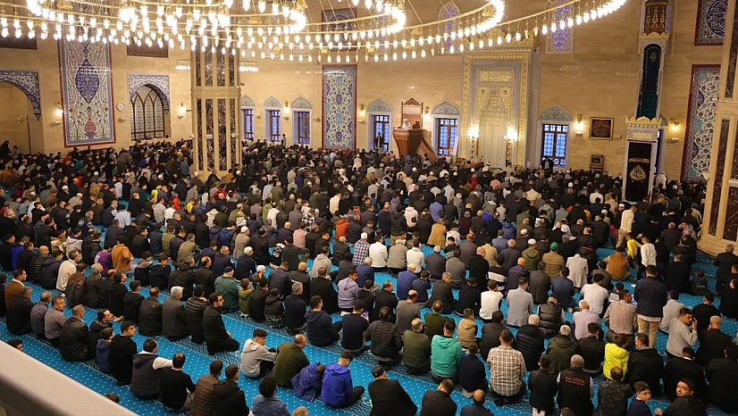 Yurdun dört bir yanında bayram namazı coşkusu