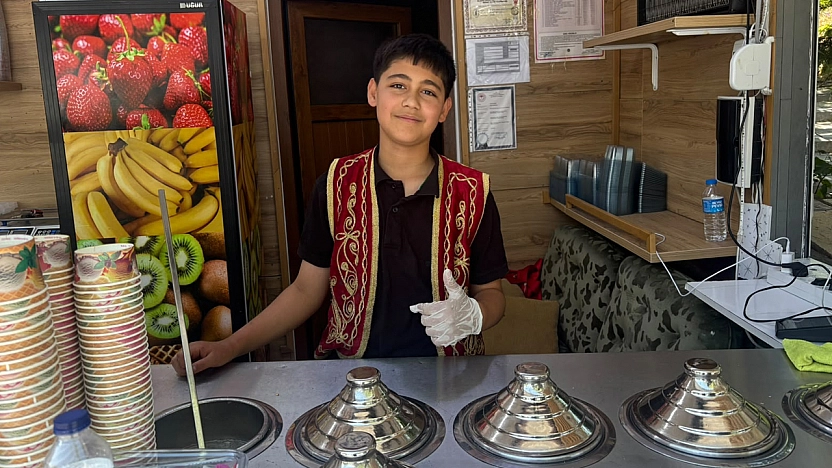 15 yaşında usta oldu, Maraş'tan gelip dondurmasını Harput'a taşıdı