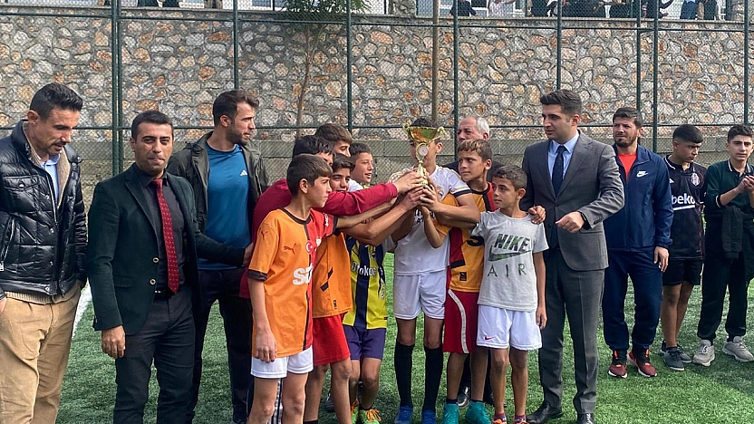 Arıcak'ta futbol turnuvası sona erdi