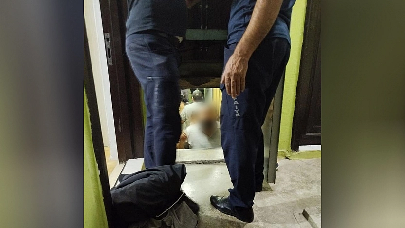 Asansörde mahsur kalan aileye ekiplerden zamanında müdahale