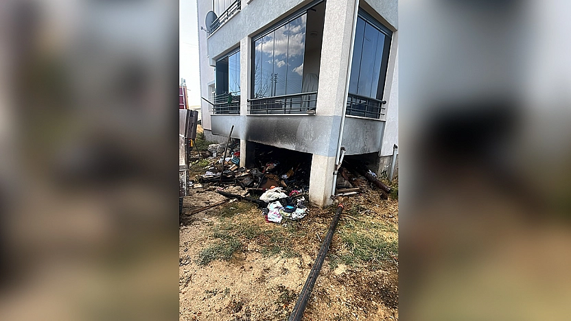 Balkon altındaki odunlar alev aldı: yangın kısa sürede büyüdü