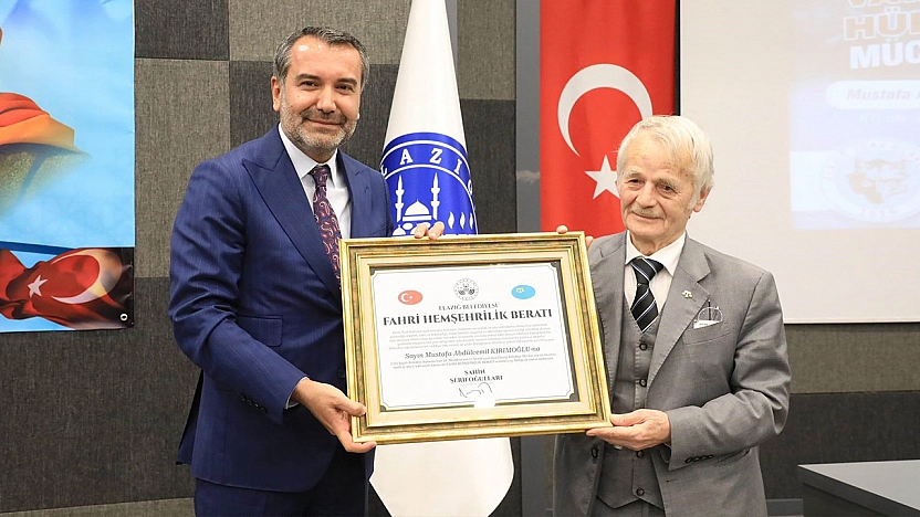 Başkan Şerifoğulları, Kırımoğlu'na 'fahri hemşehrilik beratı' takdim etti
