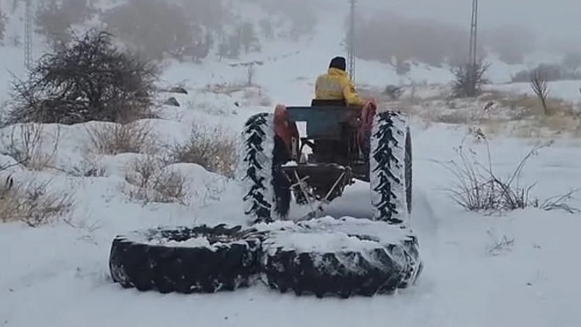 Baskil'de karla mücadele: Traktör lastikleri yolları açtı