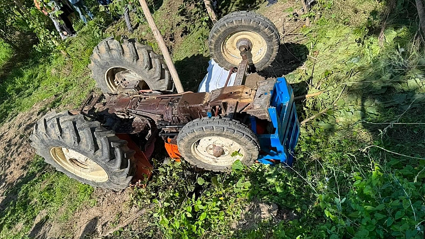 Devrilen Traktörün Altında Kalan Sürücü Hayatını Kaybetti