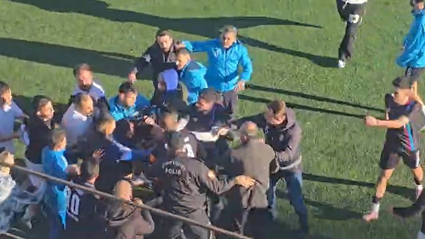 Elazığ 1. Amatör Küme'de saha karıştı! Maç sonu kavga