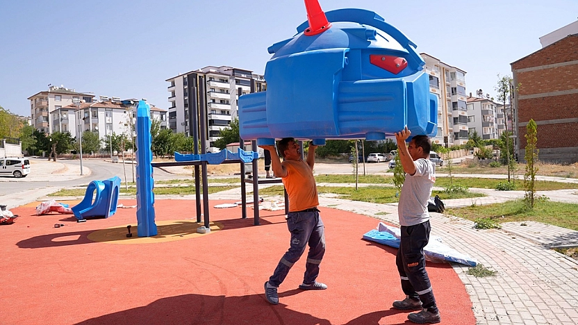 Elazığ Belediyesi, kent genelindeki parkları yeniliyor
