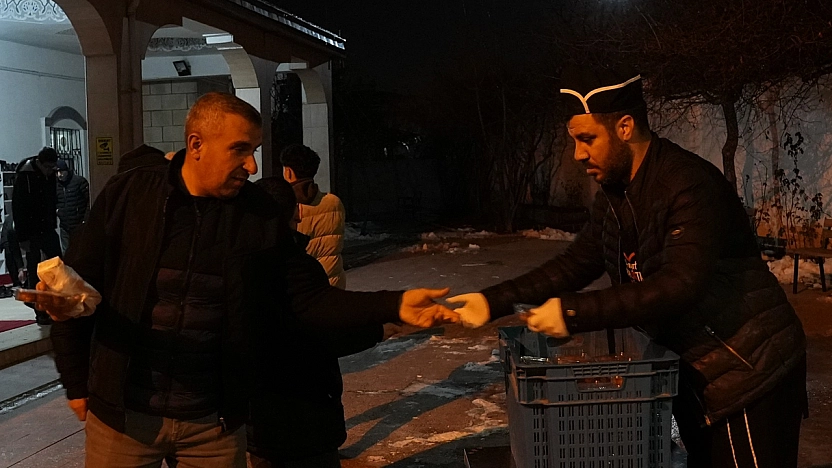 Elazığ Belediyesi'nden Miraç kandili'nde kandil simidi ve tatlı ikramı