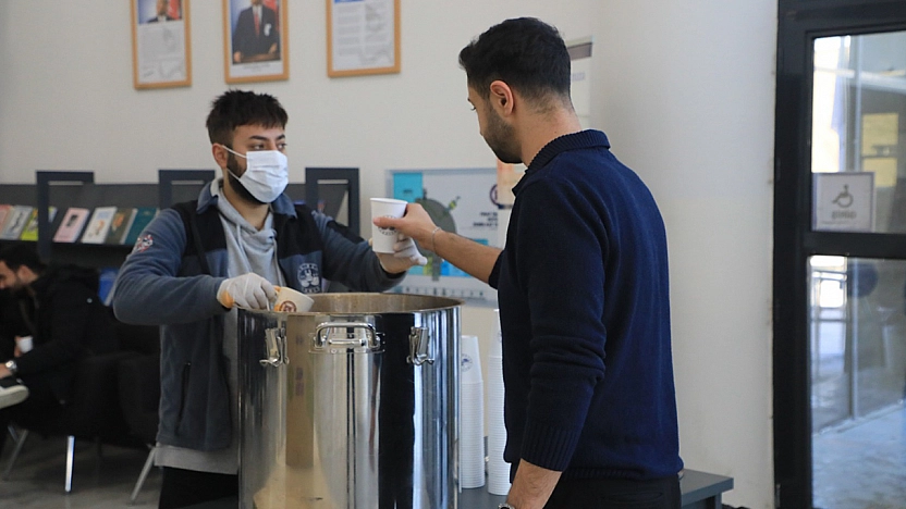 Elazığ Belediyesi'nden Öğrencilere Sıcak Çorba İkramı