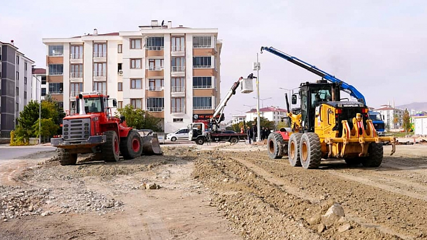 Elazığ Belediyesi, Sürsürü Mahallesi'nde yeni kavşak yapım çalışması gerçekleştiriyor