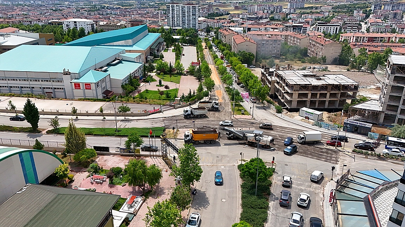 Elazığ Belediyesi, yol yenileme çalışmalarını aralıksız sürüyor
