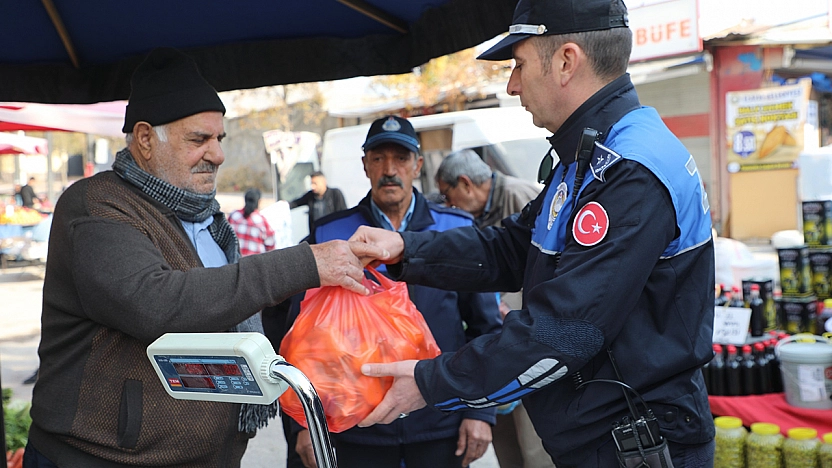 Elazığ Belediyesi zabıta ekipleri, sahada yoğun mesai harcıyor