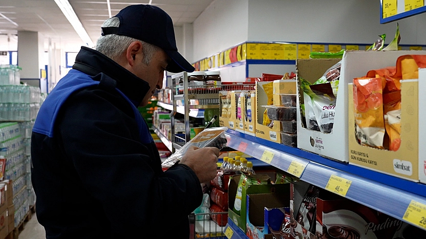 Elazığ Belediyesi Zabıta ekiplerinden zincir marketlere denetim
