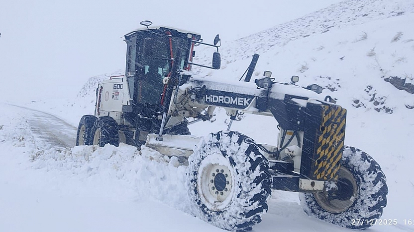 Elazığ'da 423 köy yolu ulaşıma kapandı, ekiplerin çalışması sürüyor