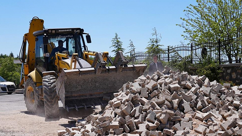 Elazığ'da bayram öncesi mezarlıklarda düzenleme yapıldı
