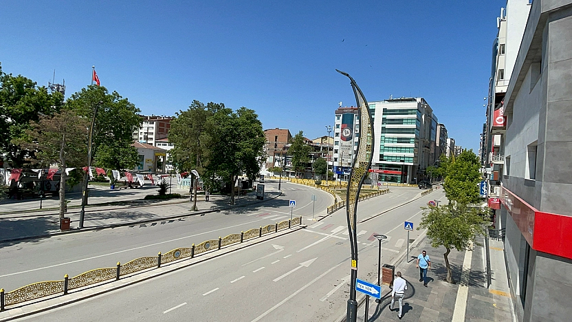 Elazığ'da cadde ve sokaklar sessizliğe büründü