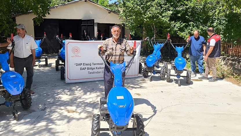 Elazığ'da çiftçilere çapa makinesi desteği