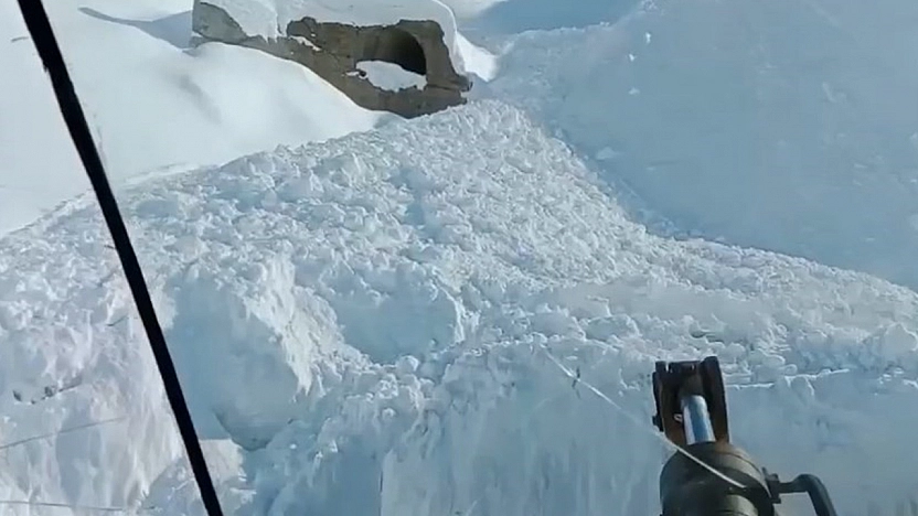 Elazığ'da çığ düşen Tirnik Geçidi ulaşıma açıldı