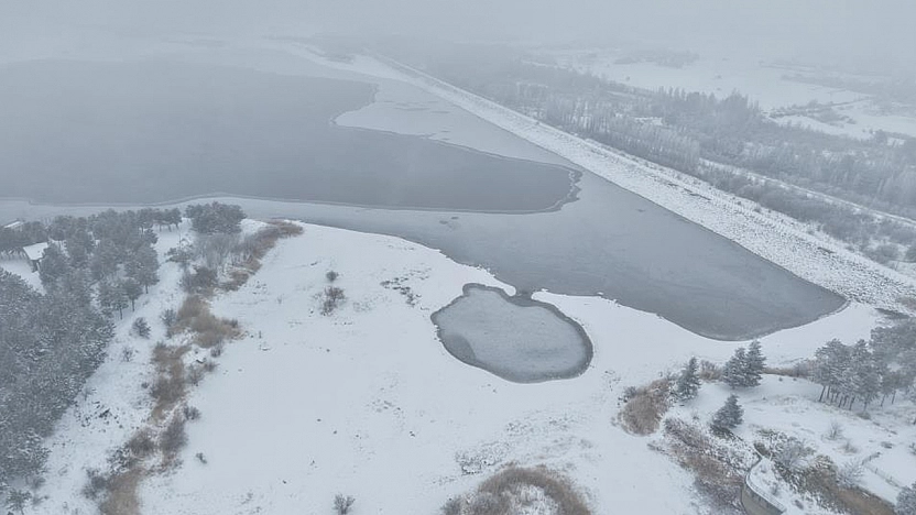 Elazığ'da Cip Baraj Gölü'nün bazı kısımları buz tuttu