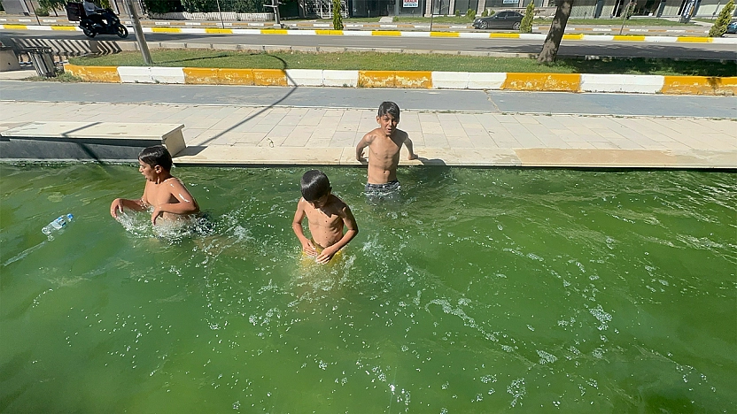 Elazığ'da çocuklardan sıcak isyanı: 'Zabıta gelince kaçıyoruz'