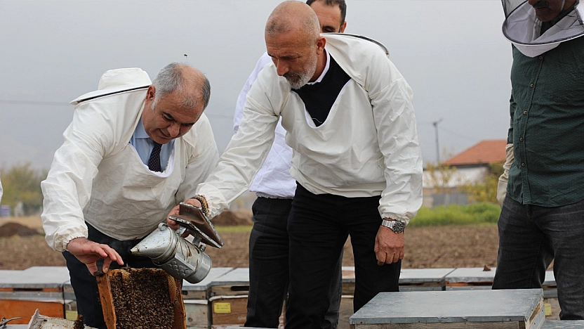 Elazığ'da coğrafi işaretli geven balı üretimi yerinde incelendi