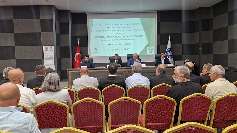 Elazığ'da dijitalleşmenin aile üzerindeki etkileri konferansı düzenlendi