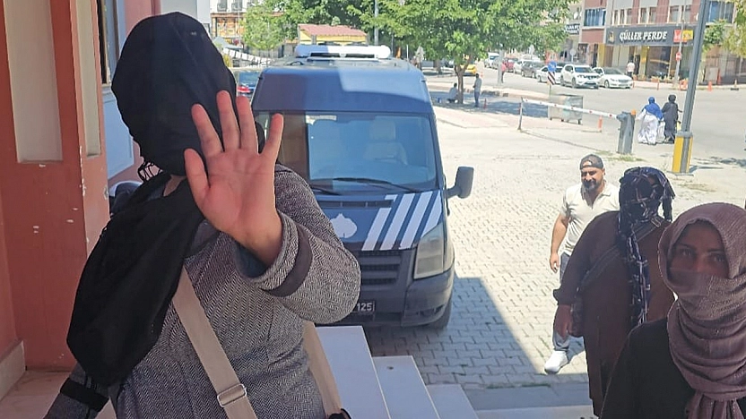 Elazığ'da dilenci şebekesine zabıta operasyonu: Kameralara el sallayıp oynayarak girdiler