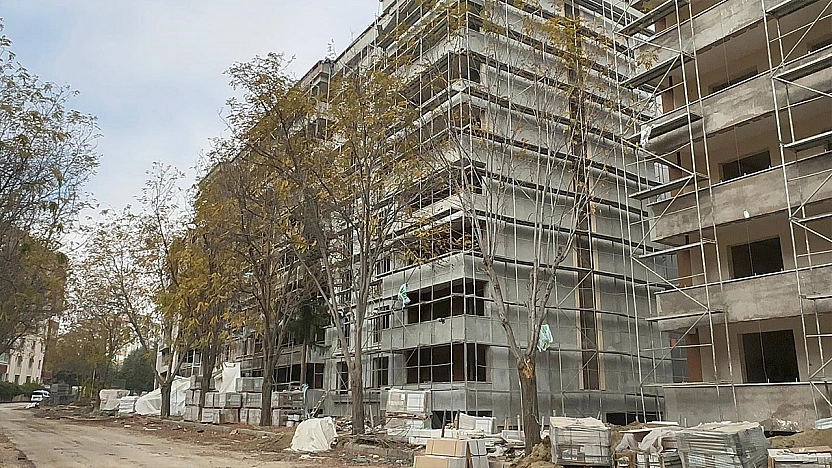 Elazığ'da facia: Dengesini kaybeden işçi inşaattan düştü