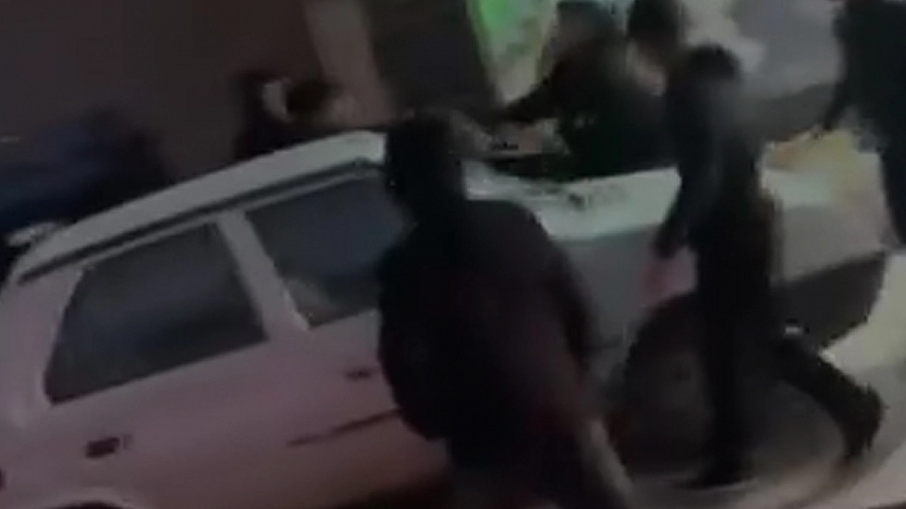 Elazığ'da gençler arasında kavga kameraya yansıdı!