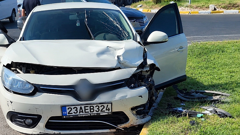 Elazığ'da iki otomobil çarpıştı: 1 yaralı