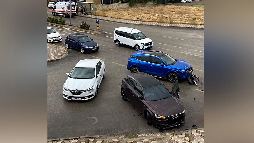 Elazığ'da iki otomobil çarpıştı: 3 yaralı