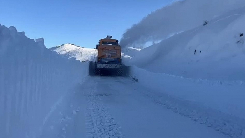Elazığ'da kapalı 93 köy yolunda çalışmalar sürüyor