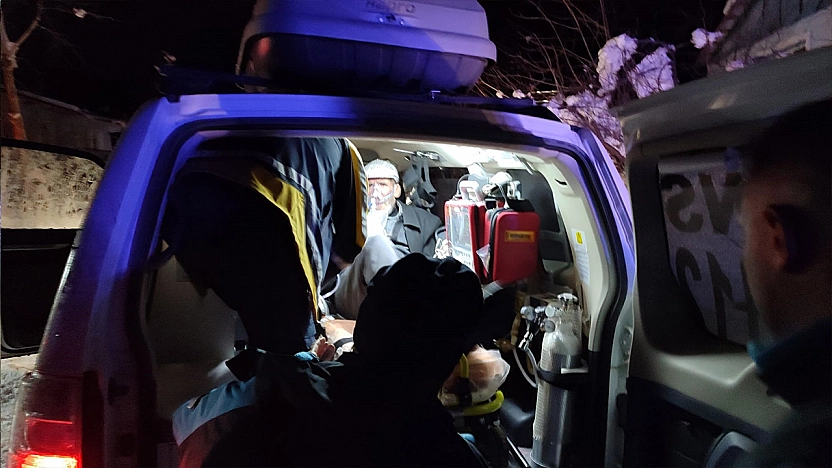 Elazığ'da kar engeli aşıldı, KOAH hastası kurtarıldı