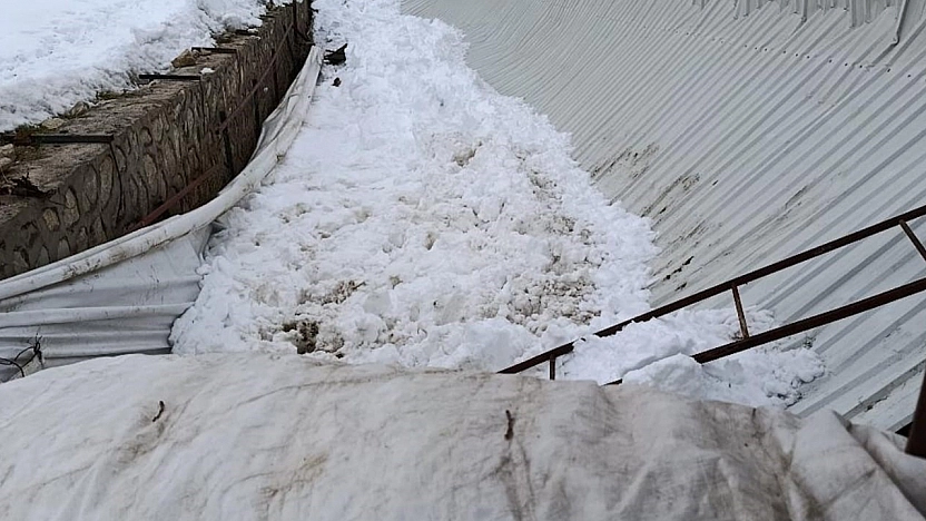 Elazığ'da kar faciası: Ahır çöktü